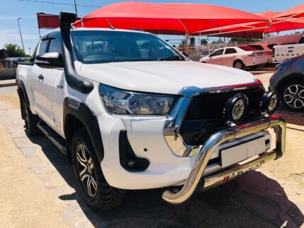 2017 TOYOTA  HILUX 2.4 GD-6 RAIDER 4X2 EXTRA CAB
